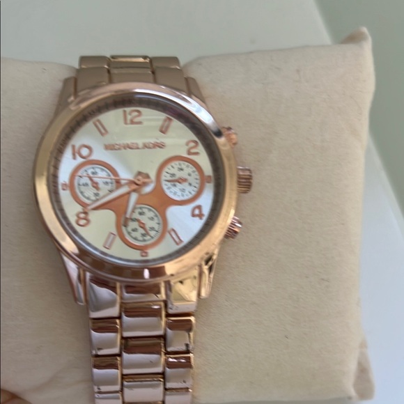 Michael Kors Rose Gold Watch - Picture 1 of 3